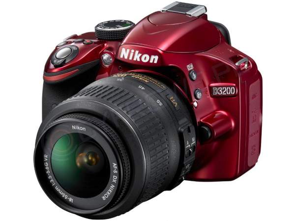 Lustrzanka Nikon D3200 czerwony + ob. 18-55 VR