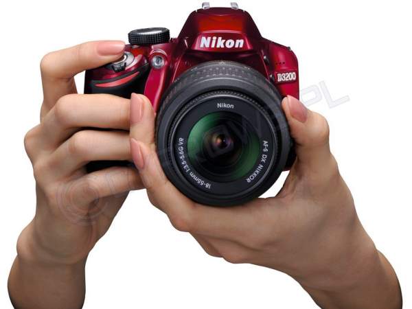 ニコン　D3200 RED Nikon D3200 czerwony + ob. 18-55 VR - Aparaty cyfrowe - Foto