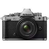 Nikon Zf srebrny + 40 mm f/2 SE
