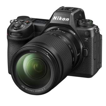 Nikon Z6 III + 24-200 mm 