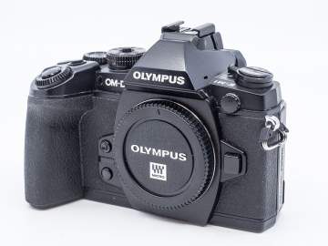Olympus OM-D E-M1 body czarny + grip HLD-7 sn. BHP300240/00243288