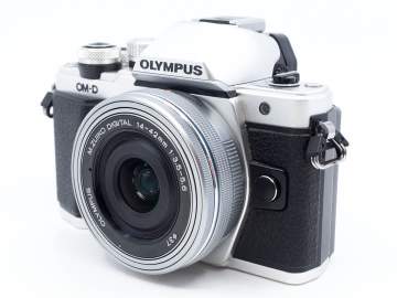 Olympus OM-D E-M10 Mark II + ob. 14-42 EZ srebrny s.n. BHKC99368/AC4I27393