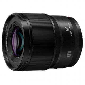 Panasonic LUMIX S 50 mm f/1.8.