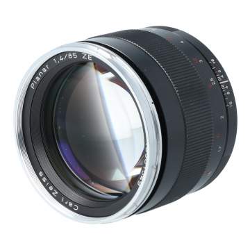 Carl Zeiss Planar 85 mm f/1.4 T ZE Canon s.n 15981549