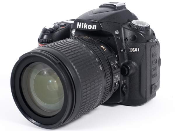 Aparat UŻYWANY Nikon D90 + ob. 18-105VR sn. 6344068/32611850