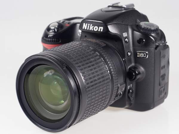 Aparat UŻYWANY Nikon D80 + ob. 18-135mm s.n. 4312320/2692921