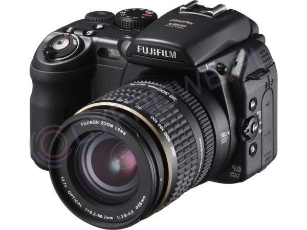 Aparat cyfrowy FujiFilm FinePix S9600